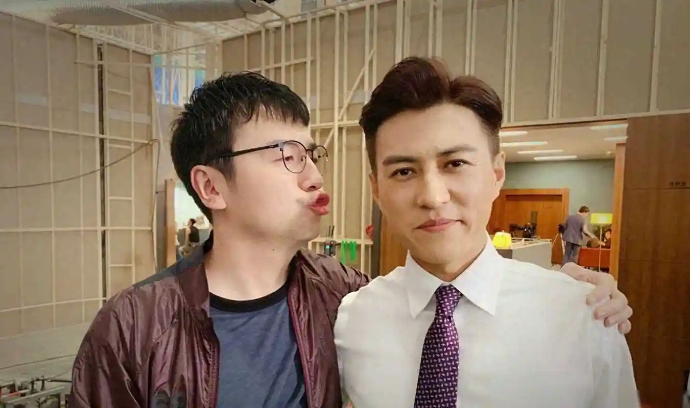 打败靳东,反超雷佳音,这个大器晚成的中年大叔给内娱上了一课!