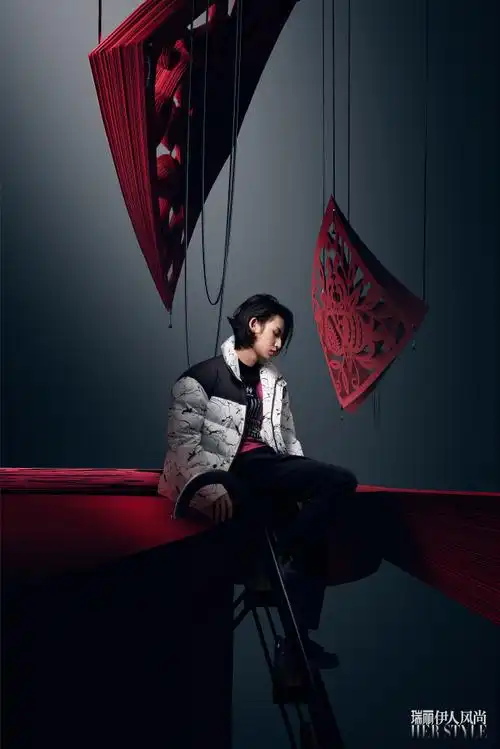 小鬼王琳凯瑞丽封面##小鬼王琳凯多元艺术cg大片##小鬼cg大片把剪纸