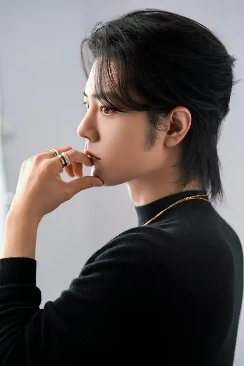 肖战工作室温馨提醒##肖战狼尾侧颜