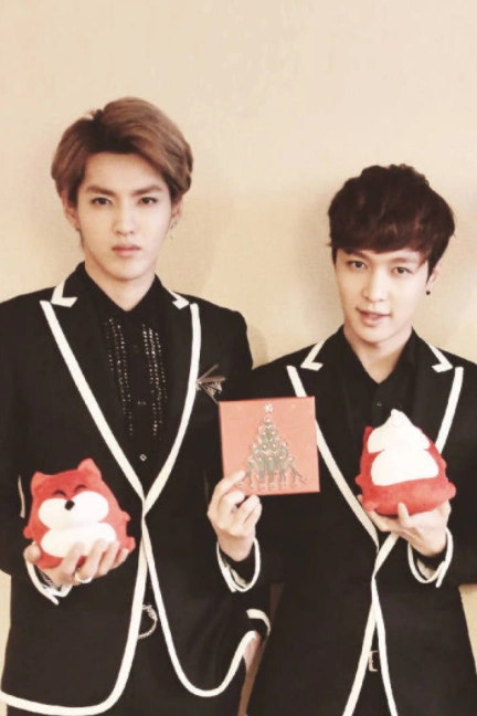 吴亦凡和张艺兴都在美国出道,一个被下架,一个回应可以滚远点