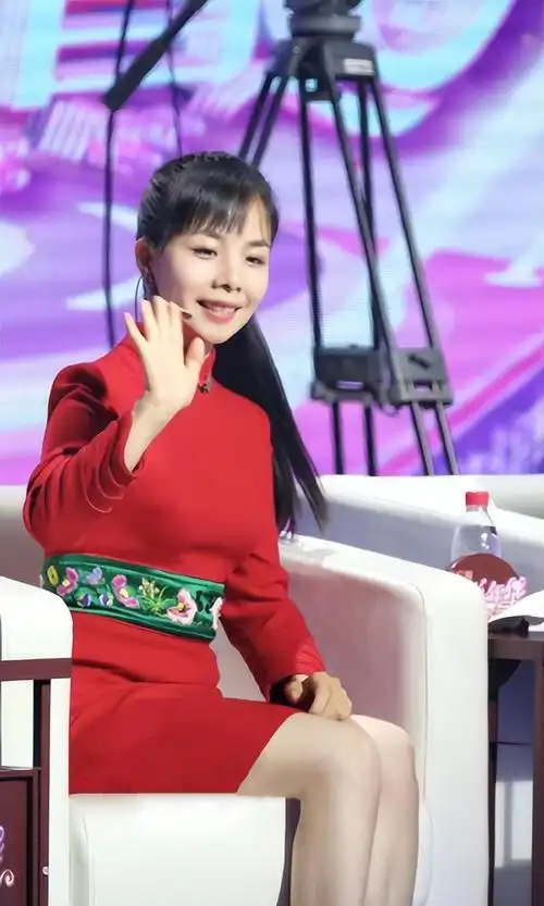 王二妮:23岁成名,放弃百万年薪下嫁农村,婆婆的态度让她不后悔