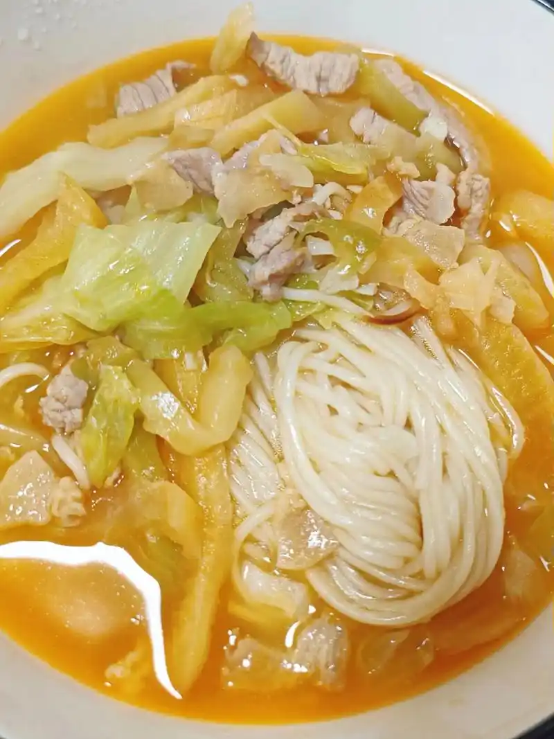 榨菜肉丝面 90.90食材:榨菜,肉,青菜,面,蒜末 78肥肉 - 抖音