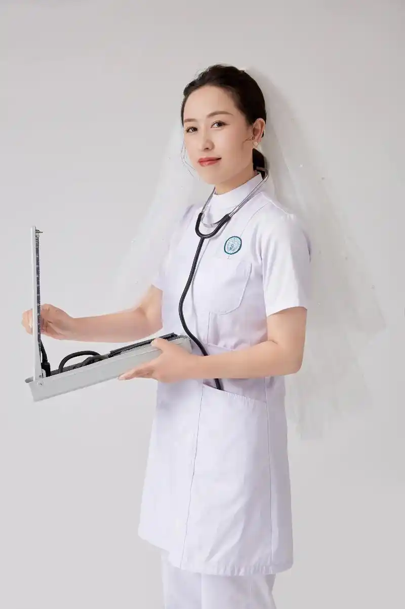 我喜欢曾经的护士帽,喜欢我曾经护士鞋,喜欢空气中弥漫着消毒水 - 抖