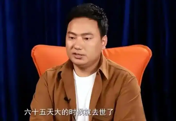 在一次运送货物途中,海来阿木遭遇了意外,他连车带人从山上翻下,当他