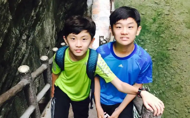 【马嘉祺 马嘉诚】马哥和马哥的哥哥 救命马嘉诚眼角的泪痣好绝!