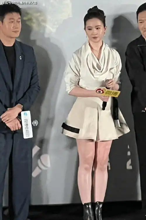 35岁刘亦菲亮相活动身材受热议 胖了瘦了又如何 美本来就和体重无关