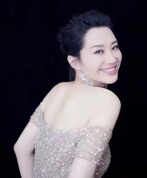 盘点至今未婚的9位大龄女星,各有各的故事,最大63岁,最小42岁