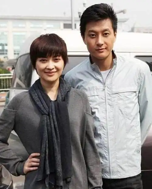 一个快被遗忘的男演员悄悄娶了圈外老婆如今双胞胎女儿很漂亮