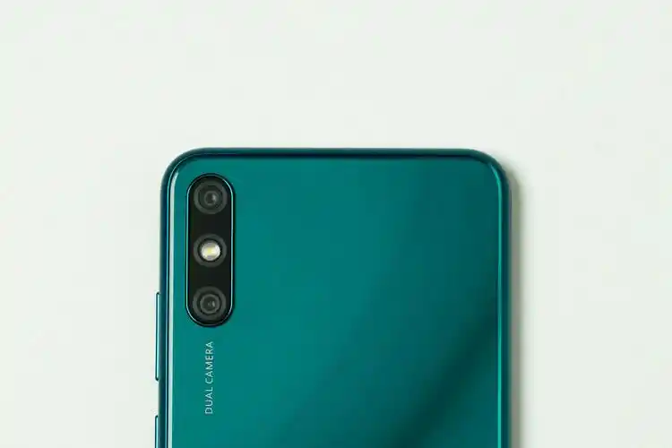 华为畅享10e体验主打超长续航手机还可做充电宝