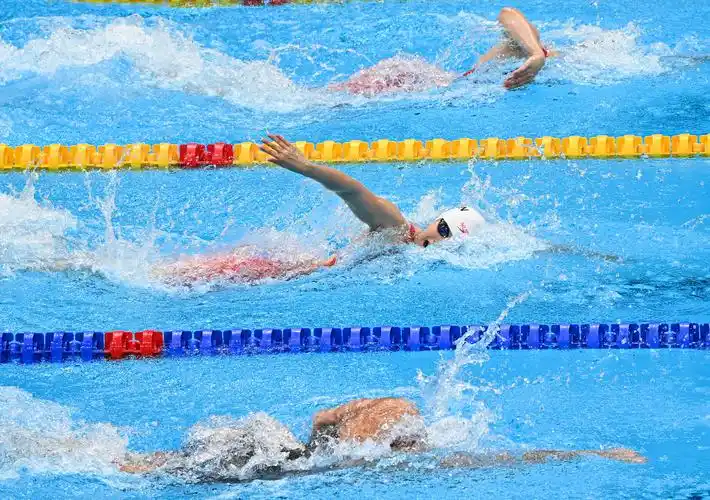 游泳——杨浚瑄晋级女子200米自由泳决赛_新华社