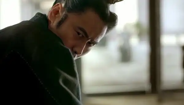 吴秀波帅扮司马懿「鹰视狼顾」之相