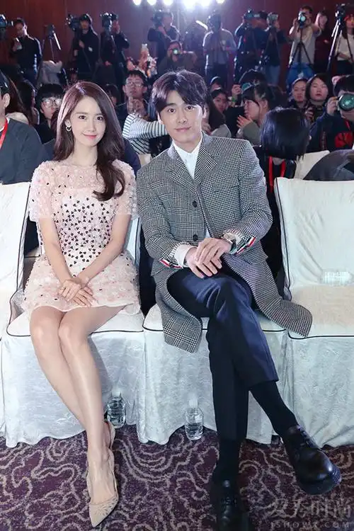 李易峰林允儿合影称颜值逆天 林允儿成男神收割机