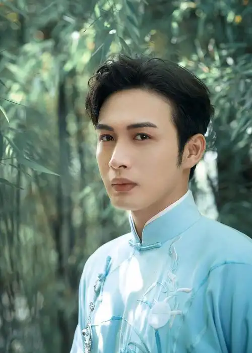 ②9p:@嘉行传媒 的微博: 张彬彬 #张彬彬民国造型# 今晚  :2. weibo.