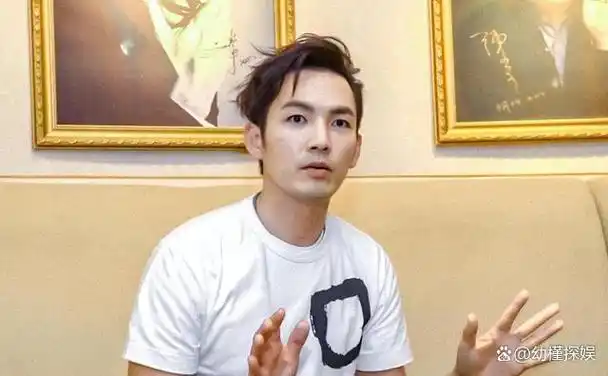 躲过了肖战,却被49岁的钟汉良帅到了,这牺牲也太大了