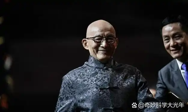 艺术坚守者,爱情战士,婚姻关系的深刻解读者 游本昌,这位90岁的演员