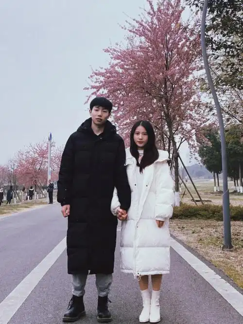 简单易学的情侣拍照姿势77两人拍照方法