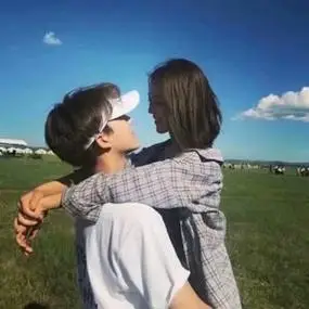 双人甜蜜秀恩爱情侣头像图片