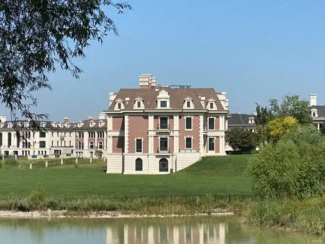 远洋lavie6室3厅6卫886㎡南北8600万