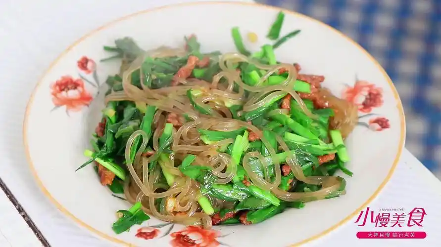 韭菜炒粉丝,简单常见的家常菜,几分钟做一盘,爽口又下饭