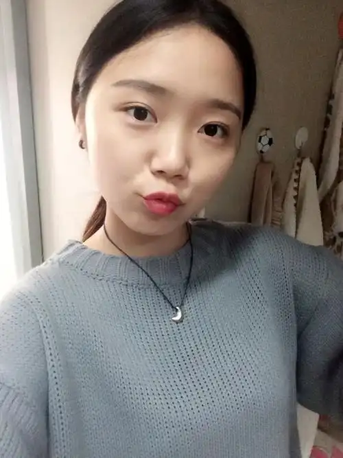 无意间看见了男友前女友的照片,真的觉得好漂亮,那女生不管是长相