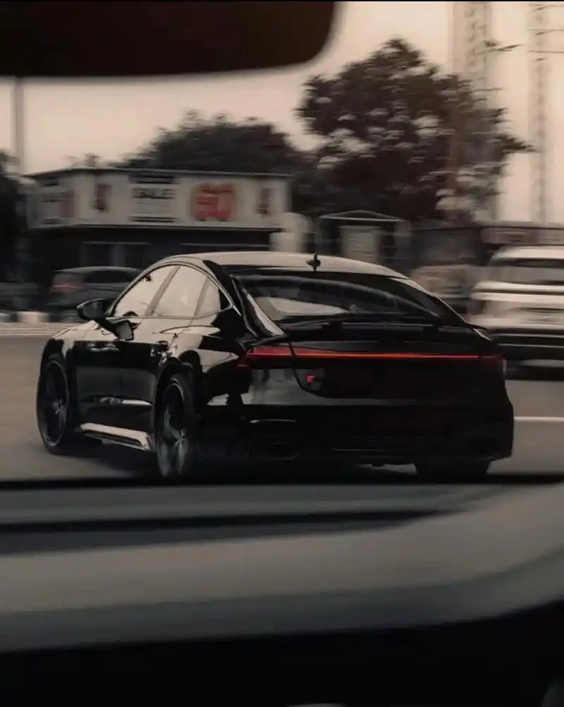 心心念念的奥迪rs7黑武士壁纸来啦 这才是男孩子的大玩具~ 晚安兄弟们