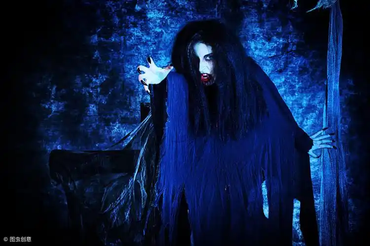 她成为厉鬼有原因的!