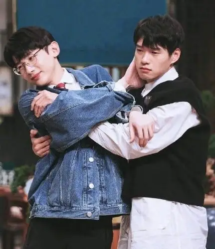 "破案了"!白敬亭和魏大勋关系好的原因曝光, 原因令人捧腹