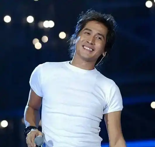 齐秦:16岁坐牢,3年期满后成"情歌王子",一生只爱王祖贤一人_父亲_音乐