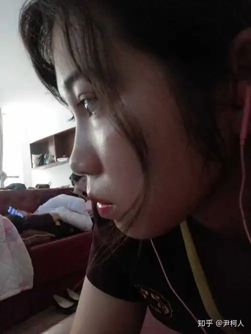 为什么侧脸这么丑,是鼻梁低还是颧骨高?