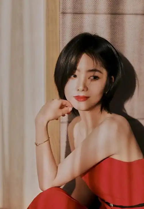 谭松韵的最新"锁骨发",也太好看了吧,显脸小又减龄!