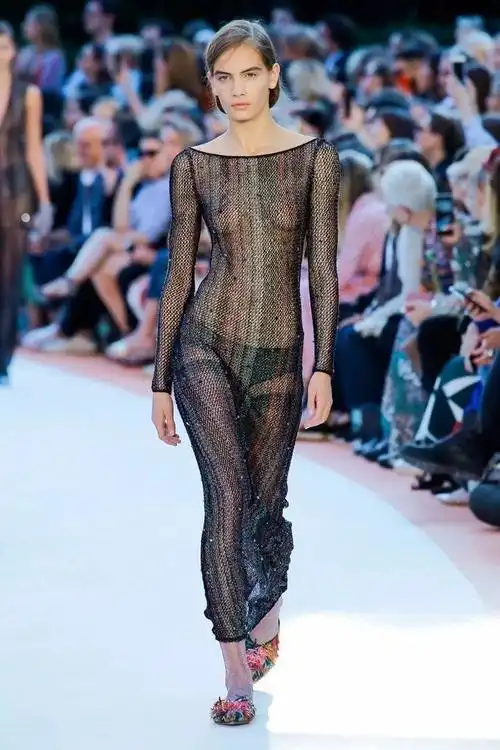 missoni透视轻纱俏皮人脸图案艺术感抽象印花与代表性条纹元素的完美