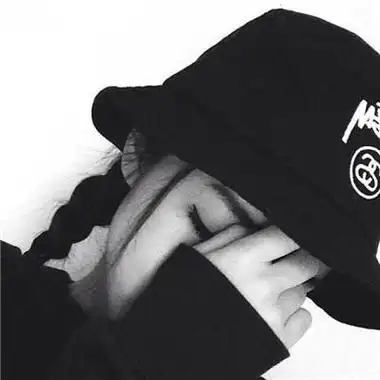 伤感黑白头像女