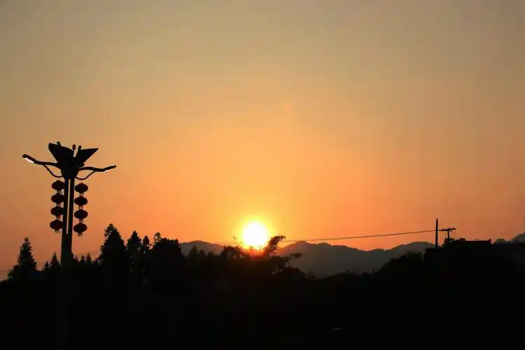 落山的夕阳美如画