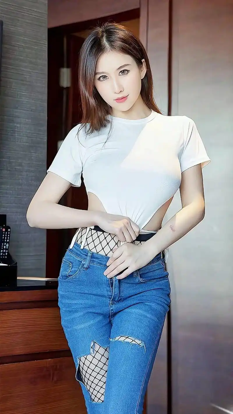 送你一张手机壁纸 #颜值 #美女 #完美身材 #这谁顶得住 - 抖音