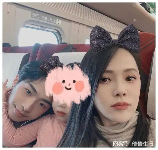 伊能静晒与秦昊恩爱合照发文2022第一吻不小心亲到变形