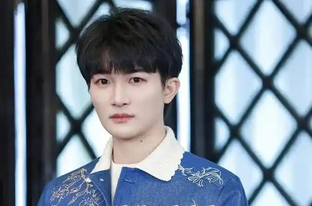 张艺兴:曾经的"张富贵"虽然土气,但"艺兴"这个艺名却完美体现了他的