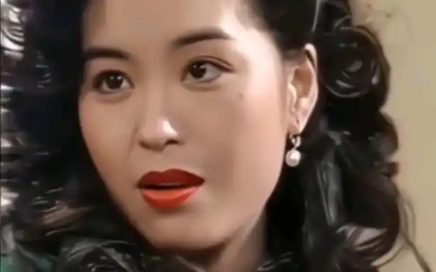 香港美女明星伍咏薇,年轻时的盛世美颜.