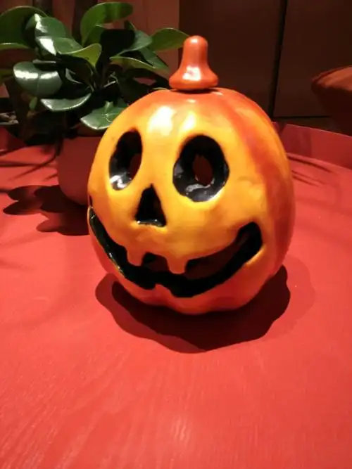 2017年万圣节花生君发现一个南瓜灯比家里的南瓜灯好看,花生君做各种