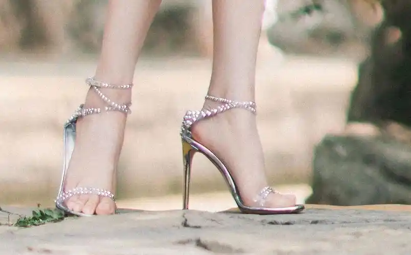 李沁 高跟凉鞋美jio_高清图集_新浪网