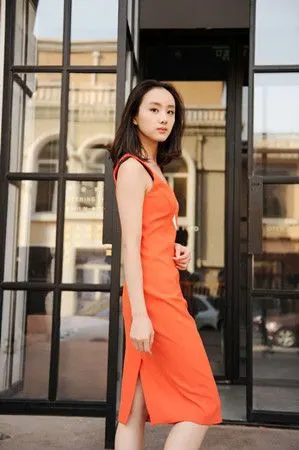 邓欣饰演蔡晓丹