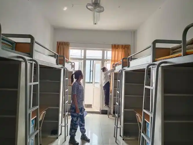 理学院举行新生宿舍内务检查暨军训文明宿舍评比活动-青岛理工大学理