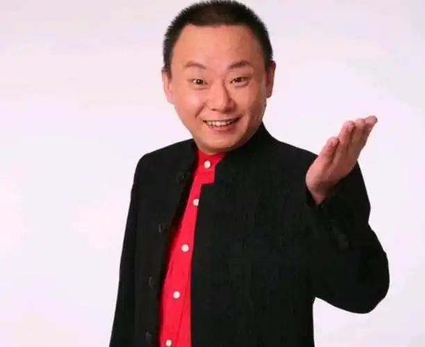 喜剧演员邵峰的尴尬春晚舞台上拼搏半生不如去德云社看场演出