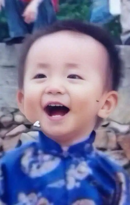 易烊千玺小时候的