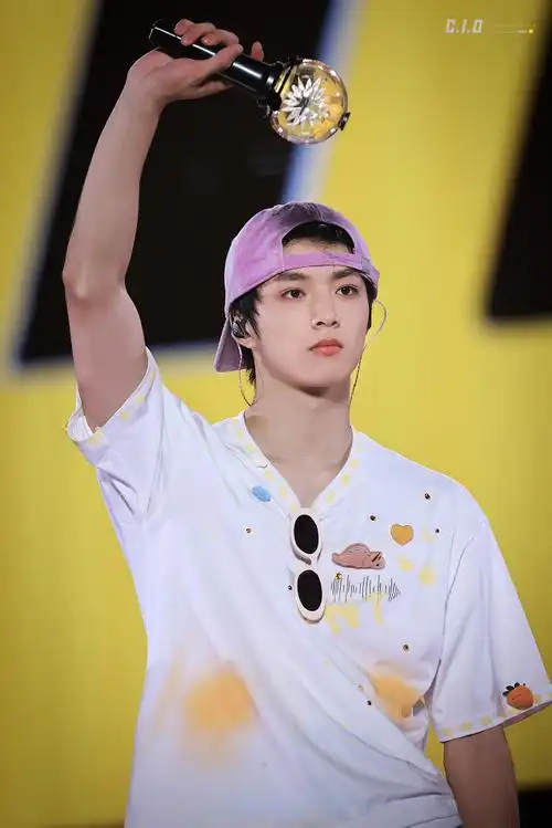 刘耀文唱情歌朝着满月的方向哭了##时代少年团-刘耀文last night