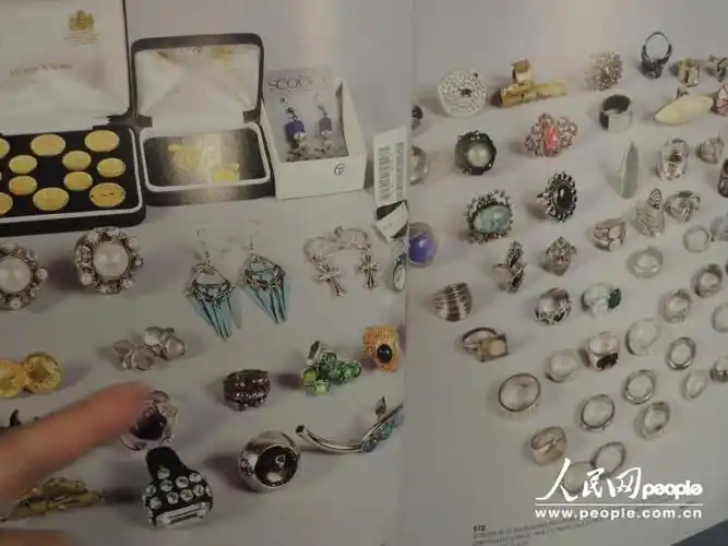 高清:梅艳芳私人珍品香港拍卖 起拍价五百港元