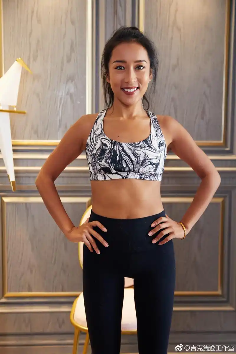 吉克隽逸健身博主summermomoko的14天马甲线挑战已经结束啦!