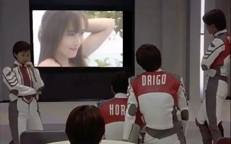 【鬼畜】胜利队众人竟在指挥室围观居间惠队长泳装 !