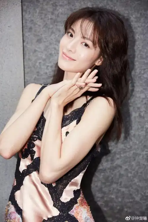 《芳华》女二钟楚曦人品再遭质疑,细节暴露一切,冯小刚看错人了?