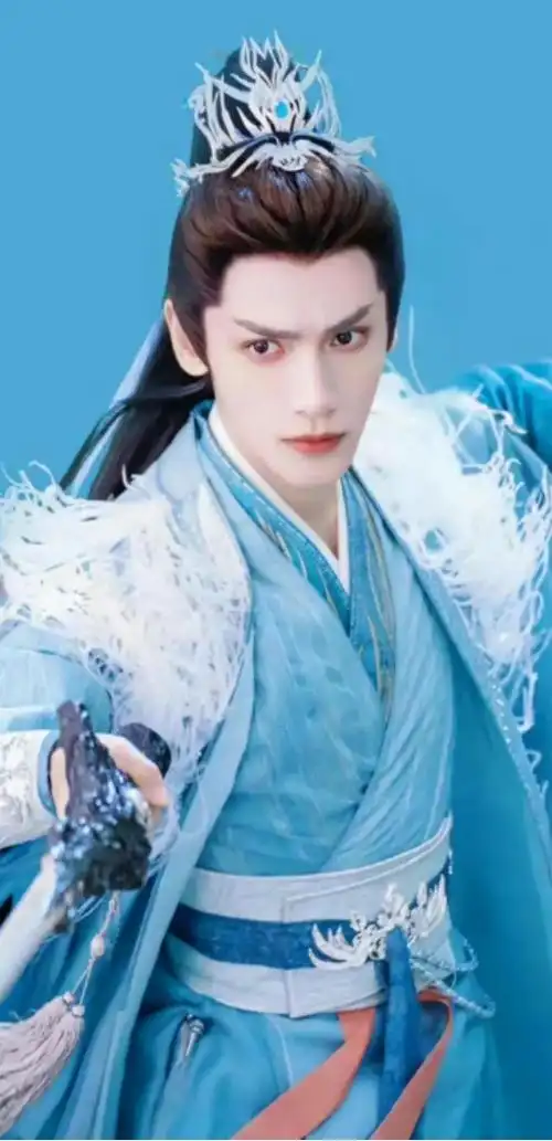 长得玉树临风,却输在"个子矮"上,这5位男星的外形反差太大了|王源