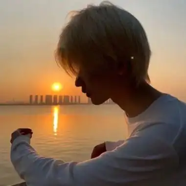 高清侧脸的超火头像男真人图片,男生头像图片